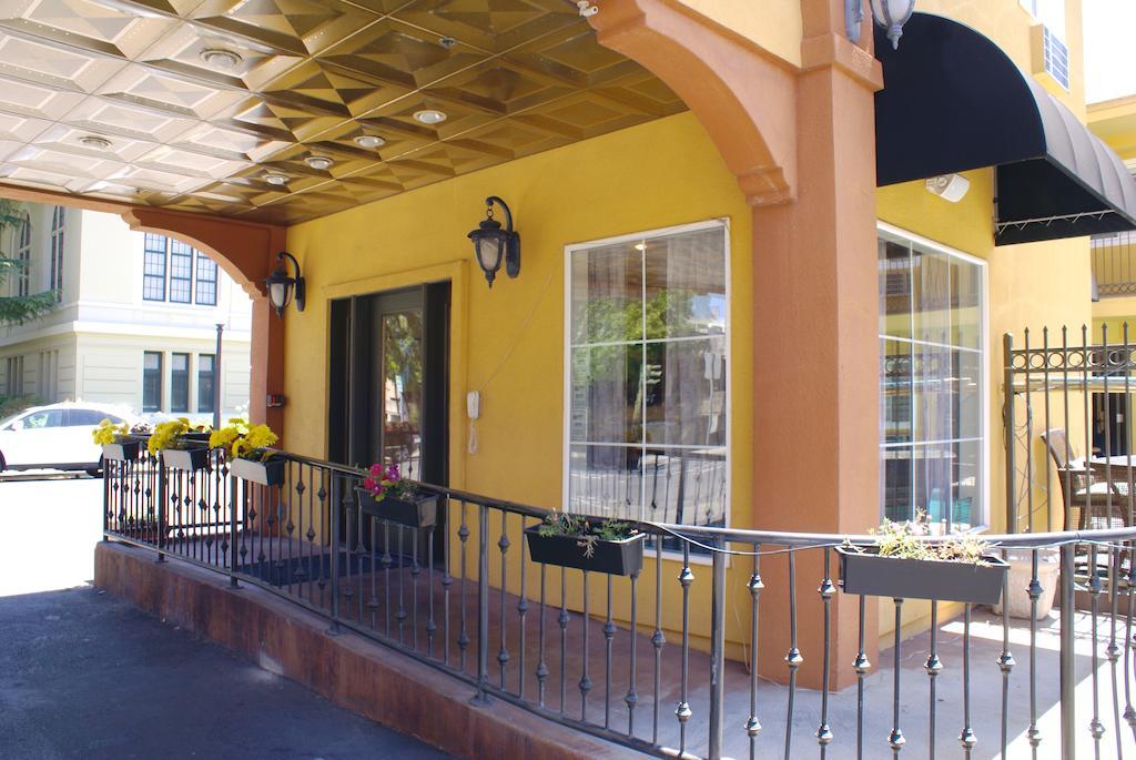 Napa Valley Hotel & Suites Esterno foto