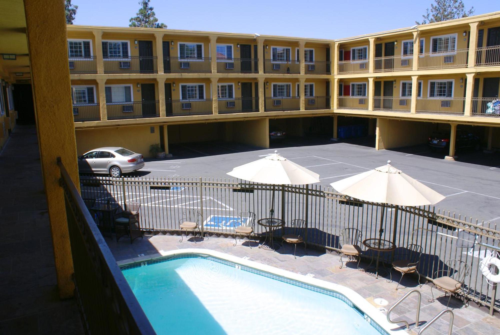 Napa Valley Hotel & Suites Esterno foto